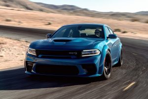 Dodge Charger SRT Hellcat Redeye 2022 para México color azul en carretera diseño frontal