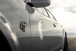 Charger SRT Hellcat Redeye 2022 diseño exterior insignia y puerta