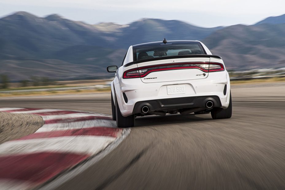 Charger SRT Hellcat Redeye 2022 diseño exterior posterior faros y doble escape