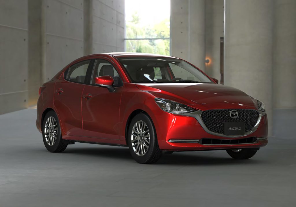 Mazda 2 sedán 2023 en México diseño exterior color rojo