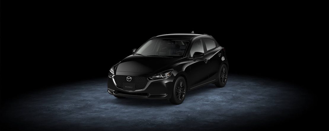 Mazda 2 Hatchback 2023 Carbon Edition MHEV en México diseño exterior frente