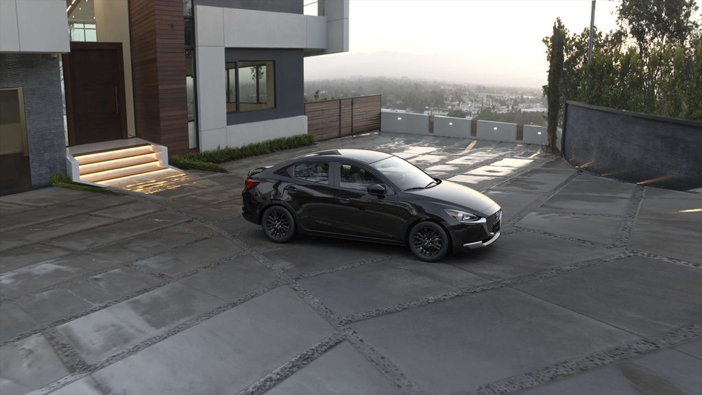 Mazda 2 sedán 2023 Carbon Edition MHEV en México diseño exterior estacionado en casa, lateral derecho