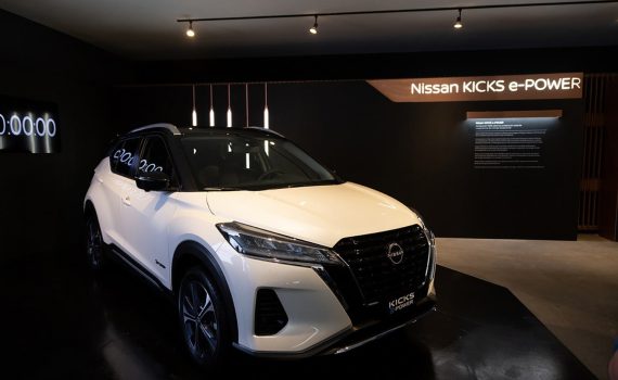 Nissan Kicks e-Power en su presentación en México - diseño exterior color blanco con negro