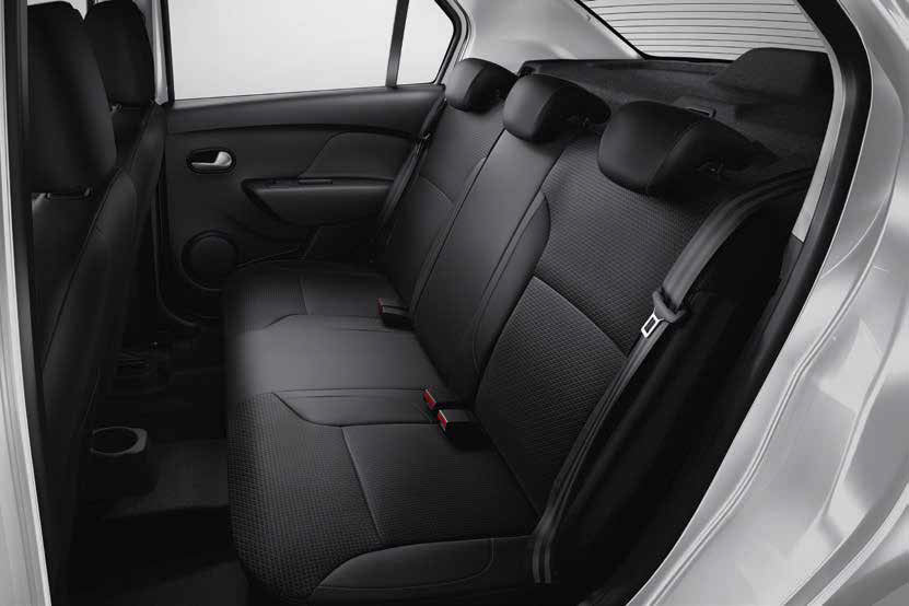 Renault Logan 2023 en México, interiores asientos posteriores abatibles y cómodos