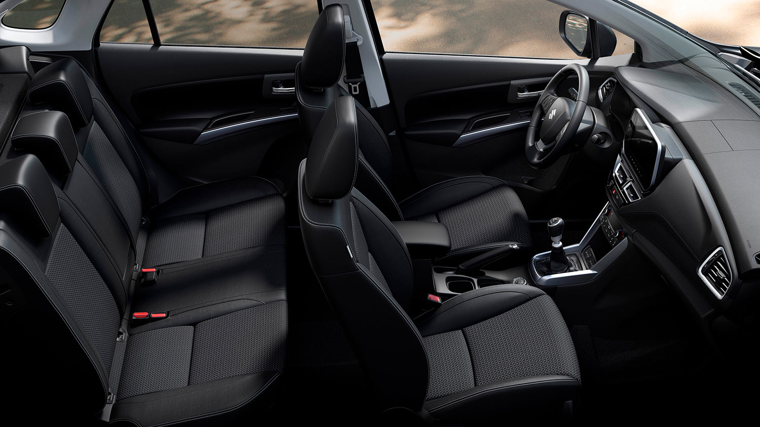 Suzuki S-Cross 2023 interiores con volante multifunción, pantalla flotante y asientos en tela amplios