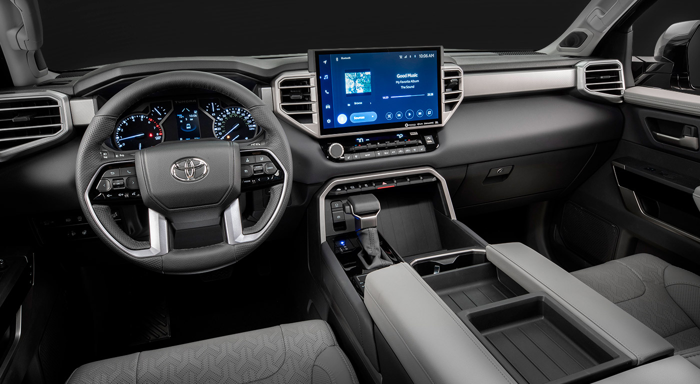 Toyota Tundra 2022 en México híbrida interior con pantalla amplia de 14 pulgadas con Android Auto y Apple CarPlay