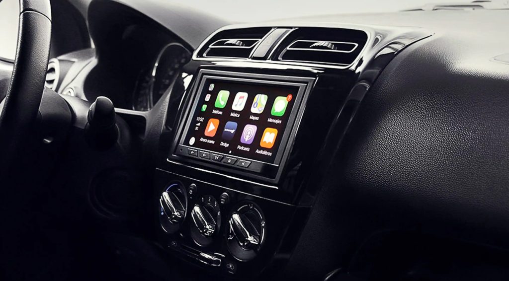 Dodge Attitude 2023 en México, interior con pantalla de 7 pulgadas con Android Auto y Apple CarPlay