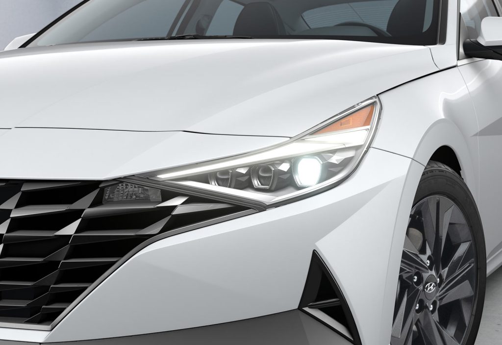 Hyundai Elantra Híbrido 2023 en México - faros frontales