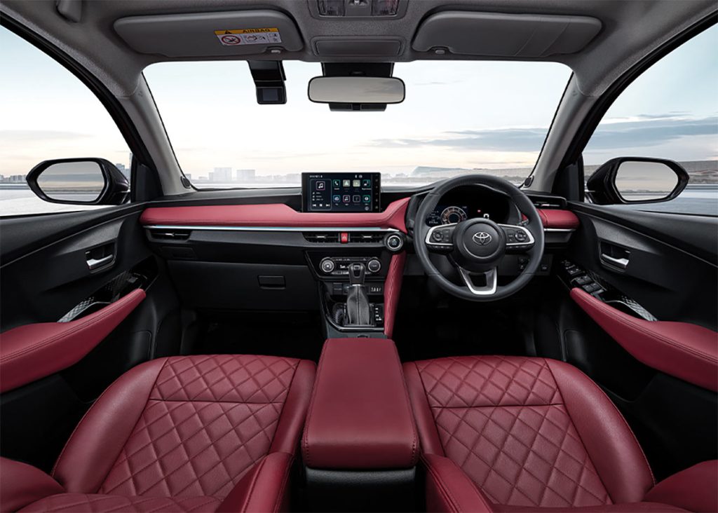 Toyota Yaris Sedán 2023 pronto en México, interiores con asientos bicolor