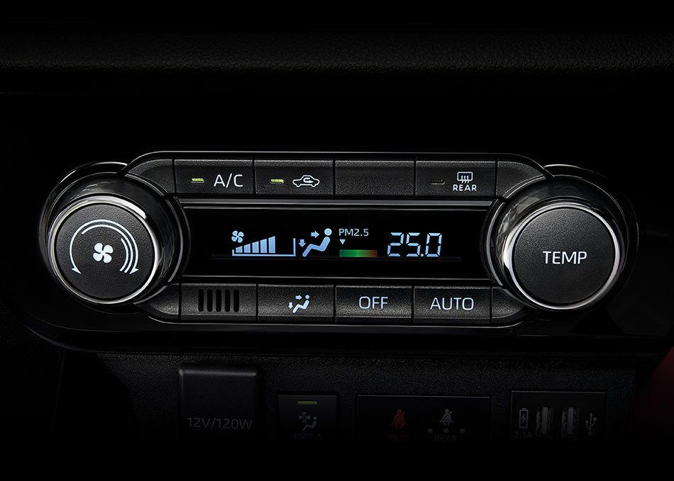 Toyota Yaris Sedán 2023 pronto en México, interior con aire acondicionado automático