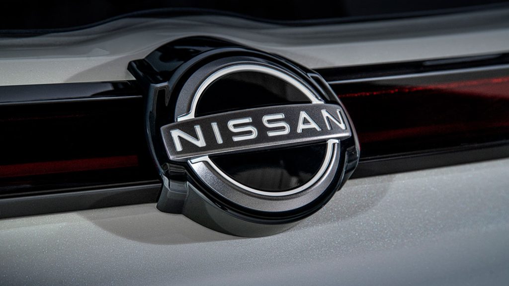 Nissan Kicks e-Power 2023 en México diseño exterior con nuevo logo emblema Nissan