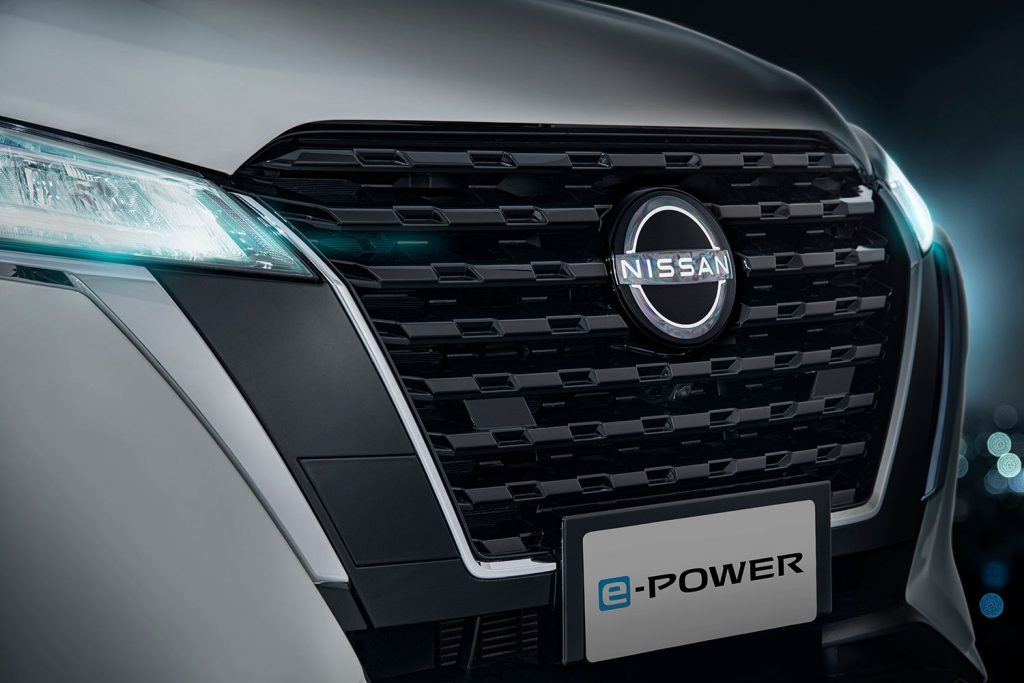 Nissan Kicks e-Power 2023 en México diseño exterior con nuevo logo emblema Nissan y parrilla