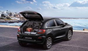 Nuevo Suzuki Baleno 2023 en México color negro cajuela