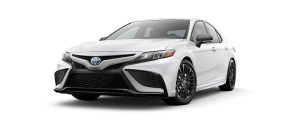 Toyota Camry 2023 en México color blanco con rines negros y diseño deportivo