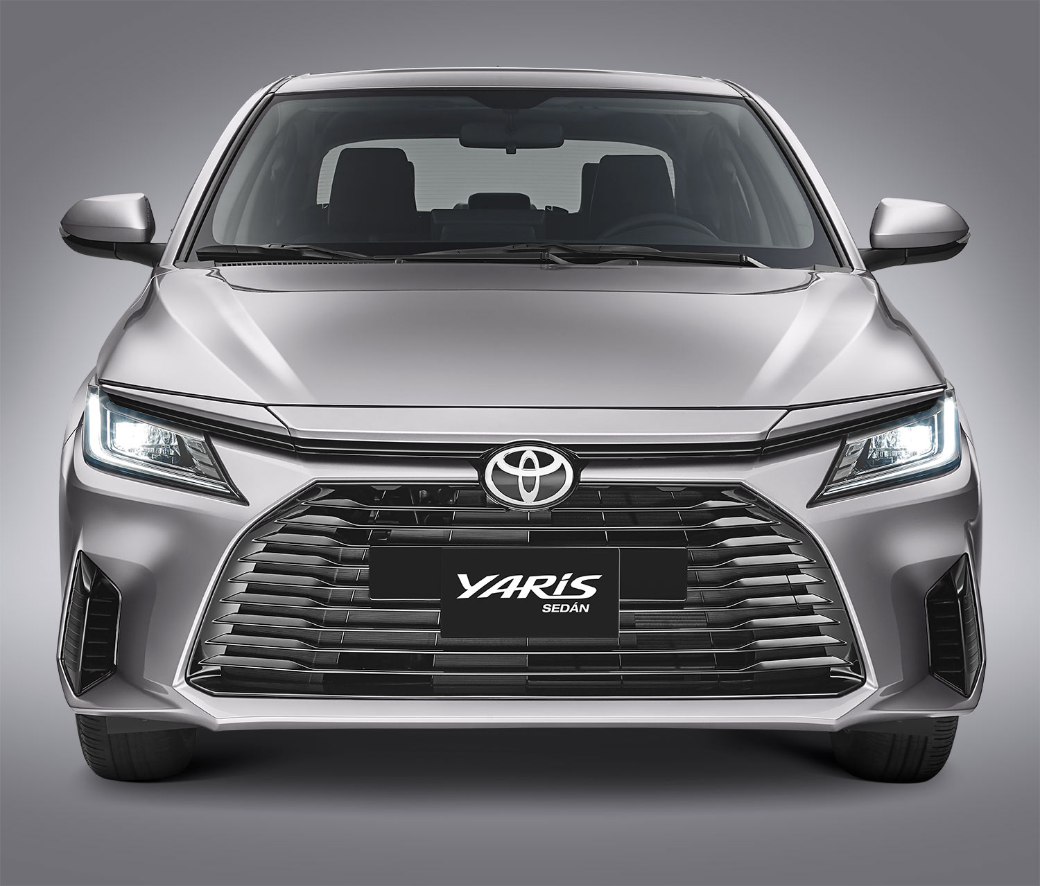 Toyota Yaris Sedán 2023 en México nuevo frente con amplia parrilla