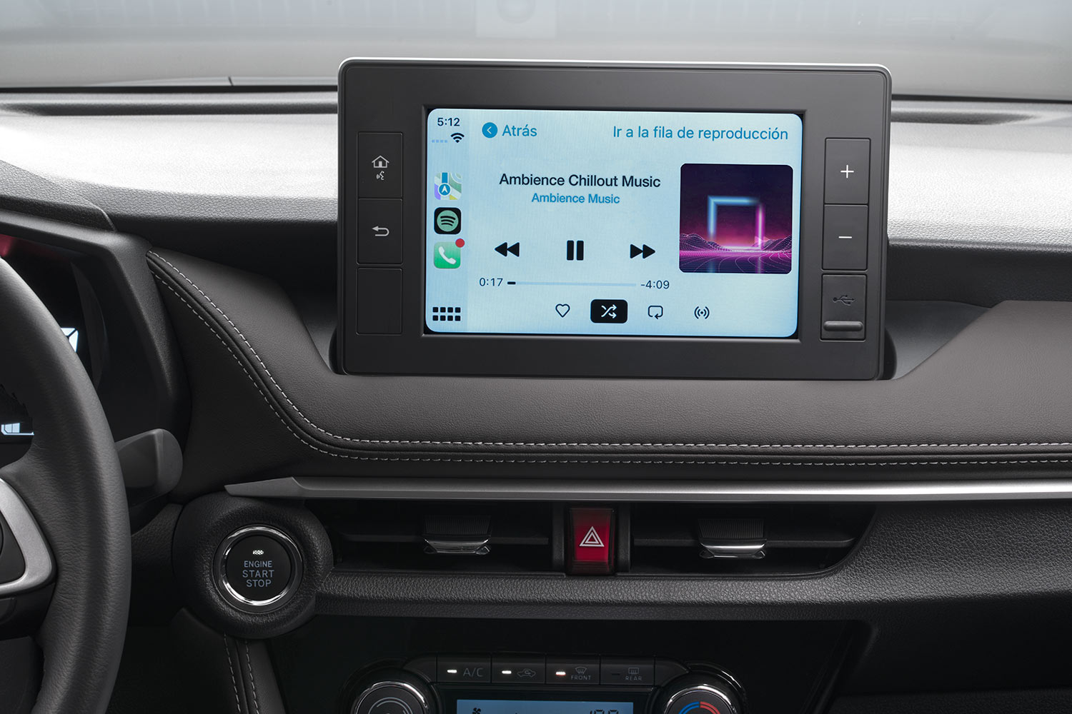 Toyota Yaris Sedán 2023 en México interior con pantalla touch compatible con Android Auto y Apple CarPlay
