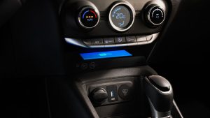 Hyundai HB20 Sedán 2023 en México interiores, aire acondicionado automático