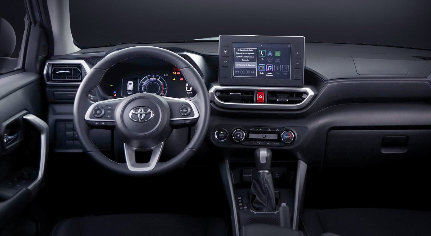 Toyota Raize 2023 en México interiores amplios con pantalla touch con Android Auto y Apple CarPlay