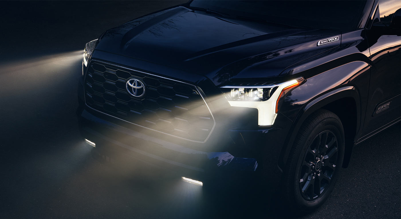 Toyota Sequoia 2023 híbrida en México nuevos faros LED automáticos