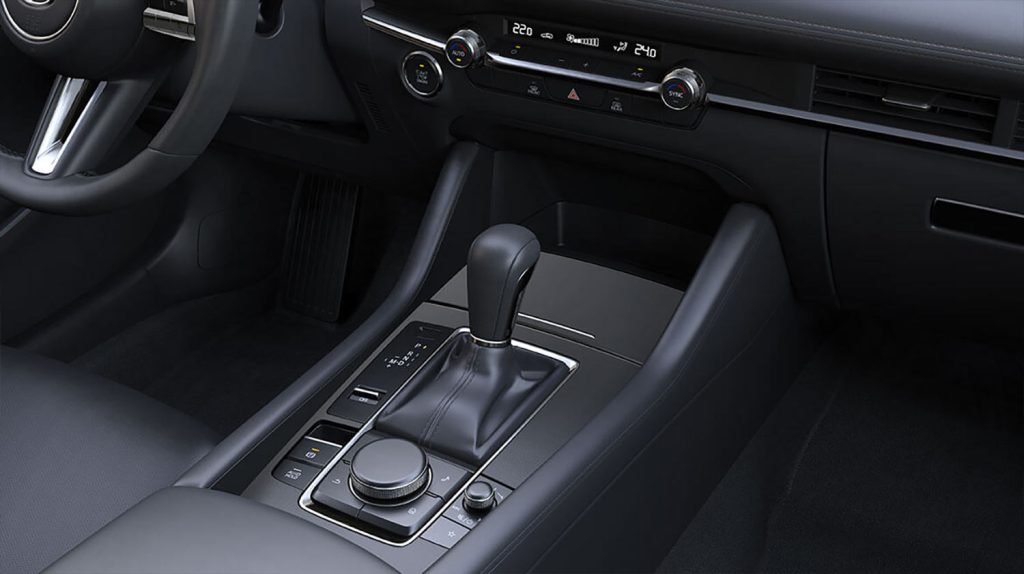 Mazda 3 Sedán 2023 en México interiores palanca de velocidades versión automática