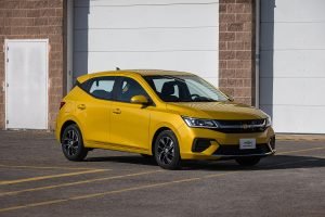 Chevrolet Aveo Hatchback 2024 en México color amarillo brillante