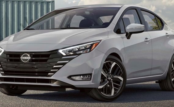 Nissan Versa 2023 en México con renovado diseño exterior con nueva parrilla
