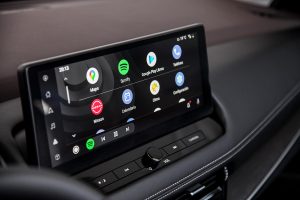 Nissan X-Trail 2023 en México nueva pantalla a color con Android Auto y Apple CarPlay