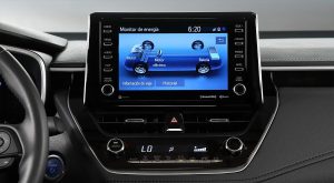 Toyota Corolla Hybrid 2023 en México pantalla touch flotante con información sobre auto y compatible con Android Auto y Apple CarPlay
