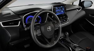 Toyota Corolla Hybrid 2023 en México interiores con pantalla touch flotante