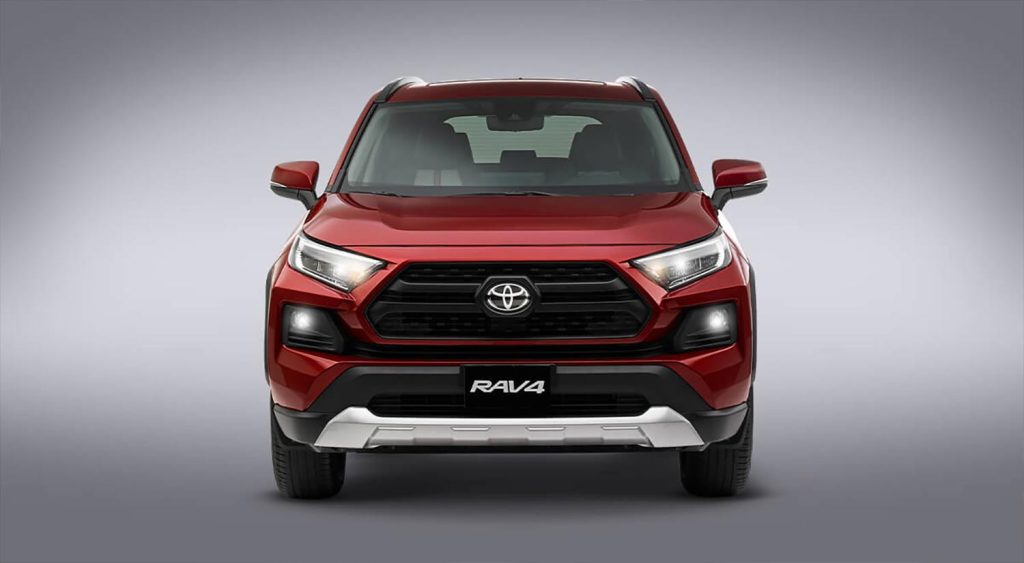 Toyota RAV4 2023 en México color rojo de frente - parrilla y faros