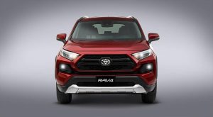 Toyota RAV4 2023 en México color rojo de frente - parrilla y faros
