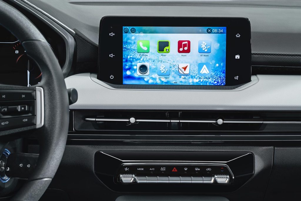Chevrolet Aveo Sedán 2024 para México - pantalla touch flotante con Android Auto y Apple CarPlay