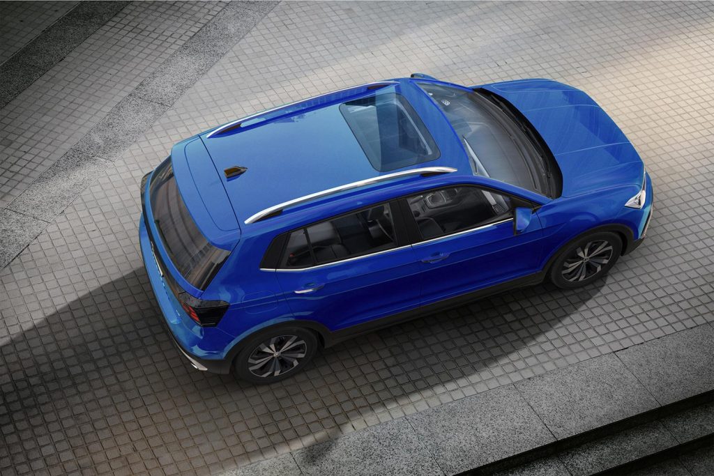 Volkswagen Taigun 2023 en México color azul exterior con quemacocos eléctrico con ajuste de altura