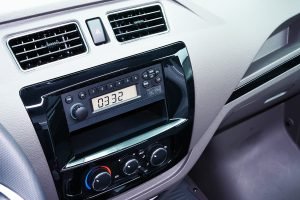 ARRA EW-1 en México nueva van 100% eléctrica, interior con Radio con USB y Bluetooth