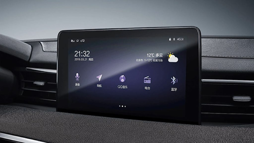 BAIC X35 2024 en México pantalla flotante con Android Auto y Apple CarPlay