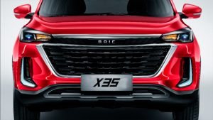 BAIC X35 2024 en México diseño frontal con amplia parrilla y emblema color cromo