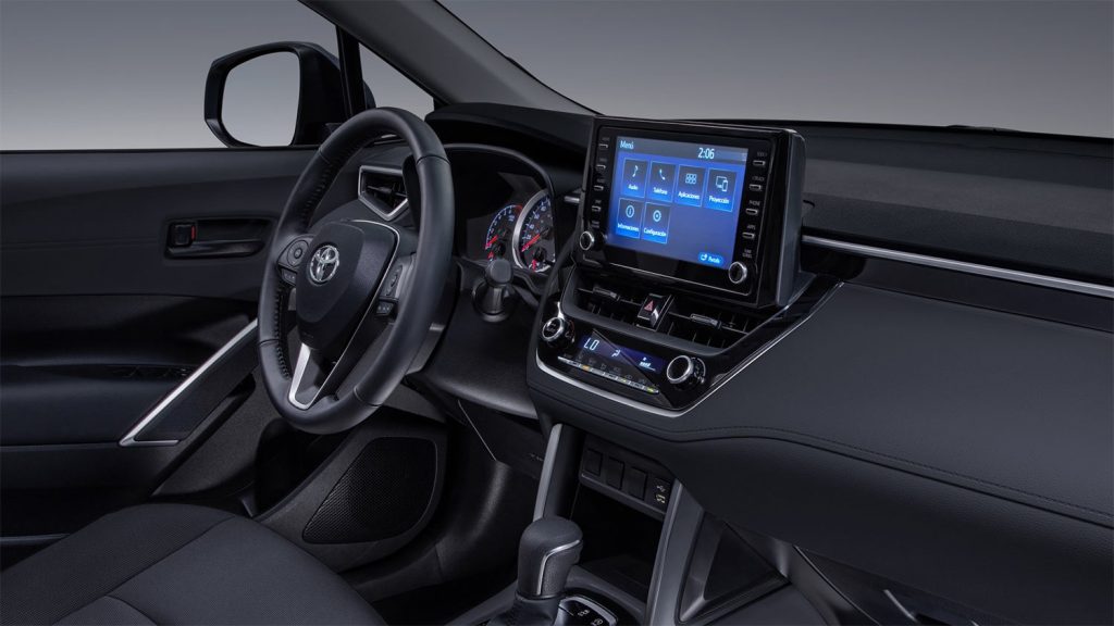 Toyota Corolla Cross 2023 en México ahora con versión XLE - interiores con pantalla touch con Android Autos y Apple CarPlay