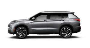 Mitsubishi Outlander PHEV 2023 en México color gris parte lateral - color Titanium Gray