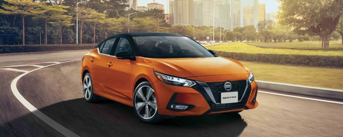 Nissan Sentra 2023 en México color naranja bitono frente con parrilla