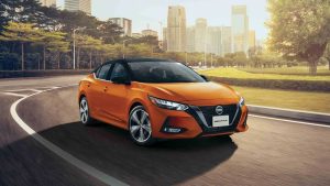 Nissan Sentra 2023 en México color naranja bitono frente con parrilla