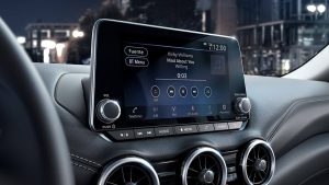 Nissan Sentra 2023 en México interior pantalla flotante multi touch de 8" con Android Auto y Apple CarPlay