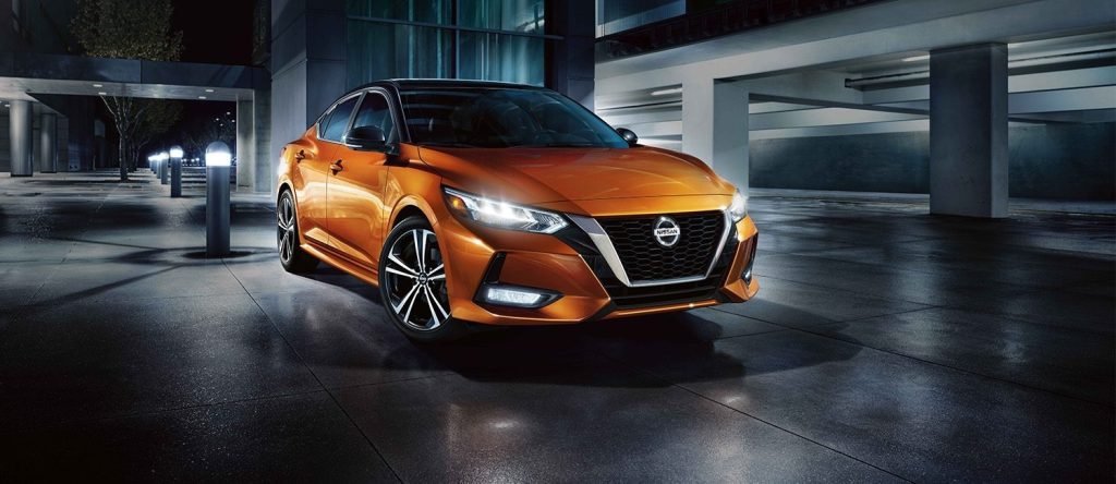 Nissan Sentra 2023 en México exterior parte frontal con luces LED