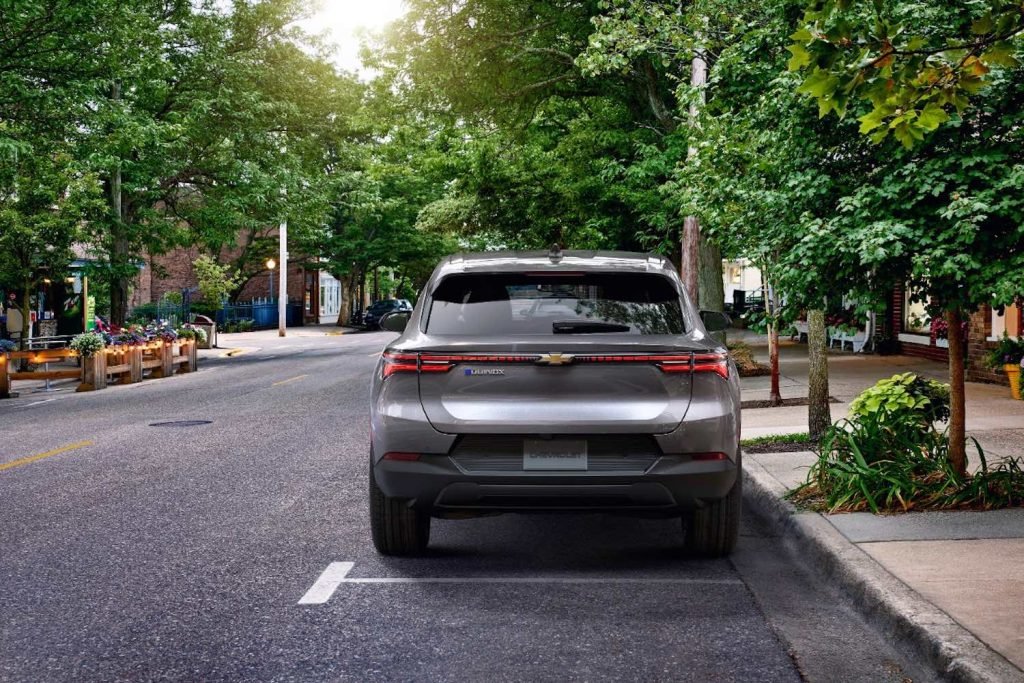 Chevrolet Equinox EV SUV eléctrica llega a México en 2024 - parte trasera