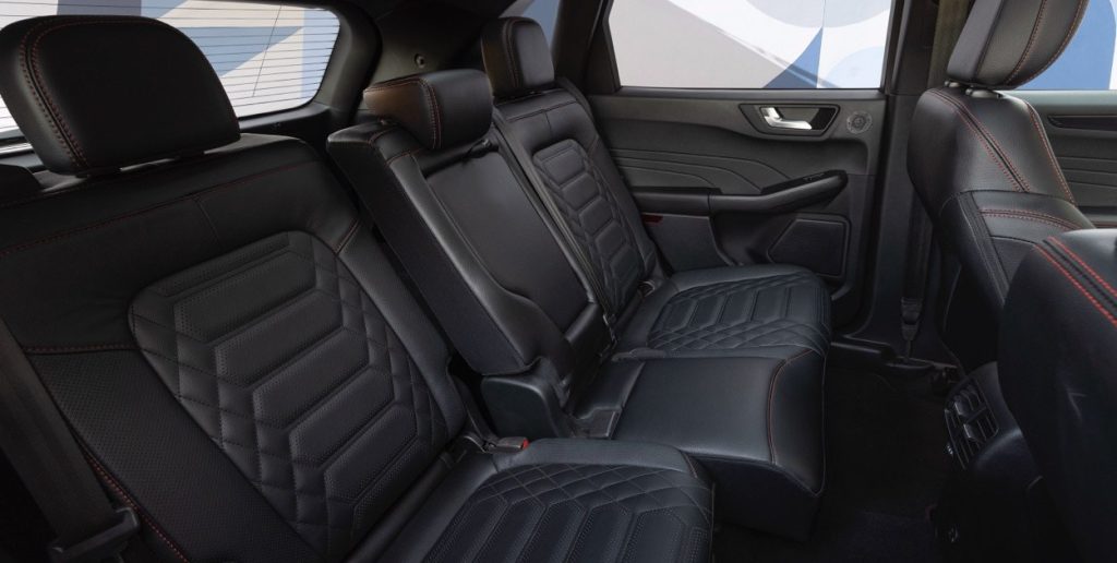 Ford Escape Híbrida 2023 en México, diseño interior, asientos posteriores