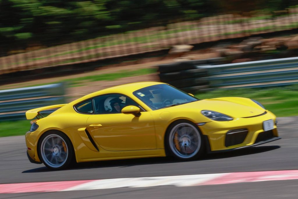 Porsche en México presenta los 911 GT3 RS, 911 Sport Classic, 911 Carrera T y 718 Cayman GT4 RS corriendo en pista