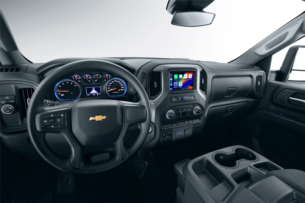 Chevrolet Silverado HD 2024 en México, diseño interior, volante, pantalla y tablero