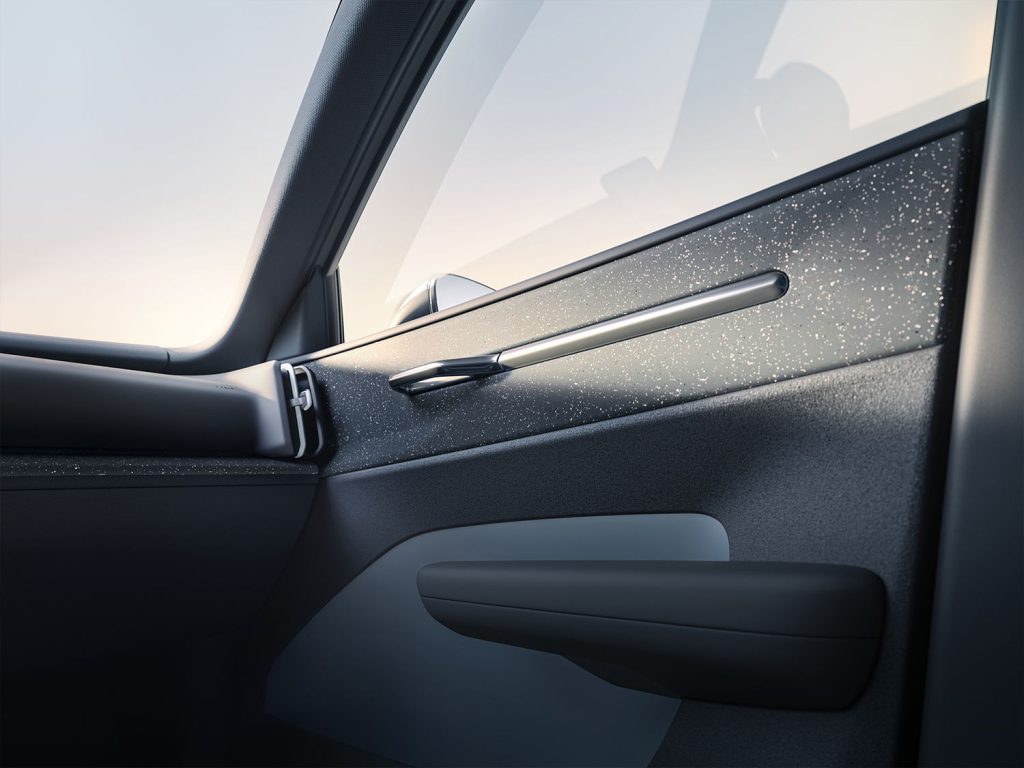 Volvo EX30 2024 pronto en México - interiores: ventana, descansabrazos, puerta