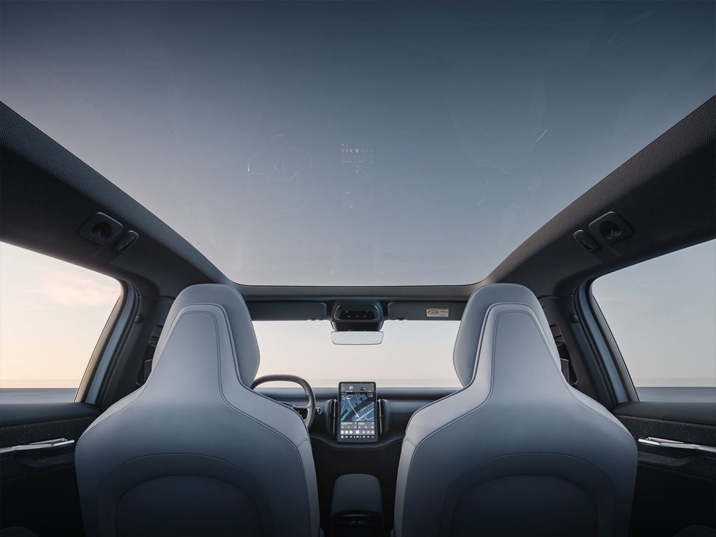 Volvo EX30 2024 pronto en México - interiores: asientos y techo completo panorámico