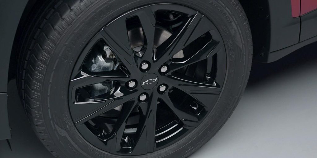 Chevrolet Tracker RS 2024 en México - rines deportivos en color negro