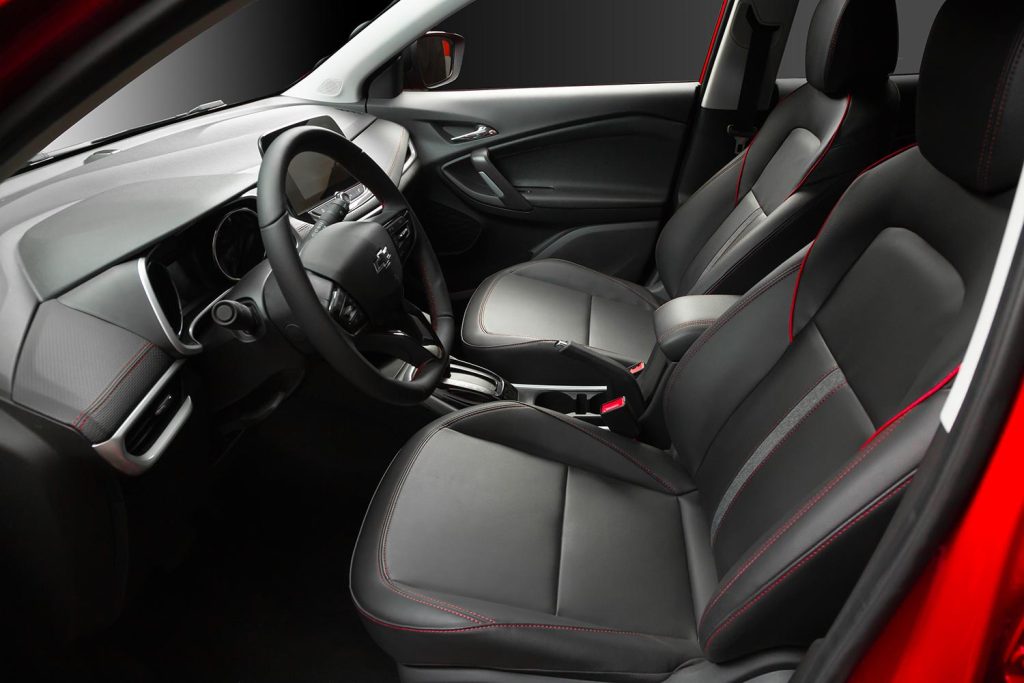 Chevrolet Tracker RS 2024 en México - interiores, asientos y volante
